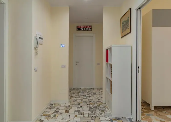 Joivy Modern 2bed Flat With Balcony, 250m From M5 Foppa And M2 Sant'agostino Mediolan