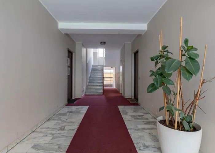 Apartament Joivy Modern 2bed Flat With Balcony, 250m From M5 Foppa And M2 Sant'agostino Mediolan