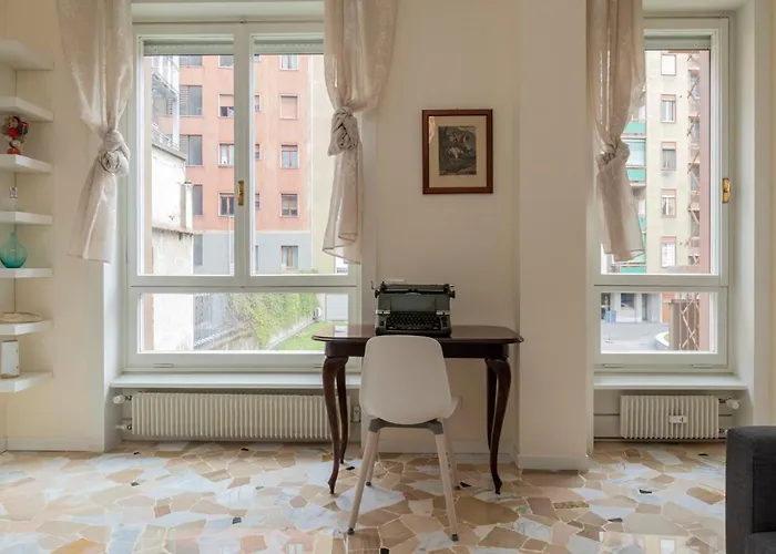 Joivy Modern 2bed Flat With Balcony, 250m From M5 Foppa And M2 Sant'agostino Apartament