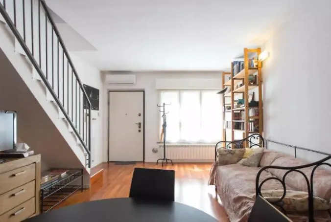 Vintage In Corvetto Area * Milán