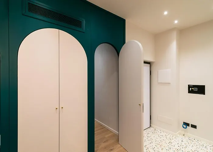 Youhosty - Borgonuovo 4 *