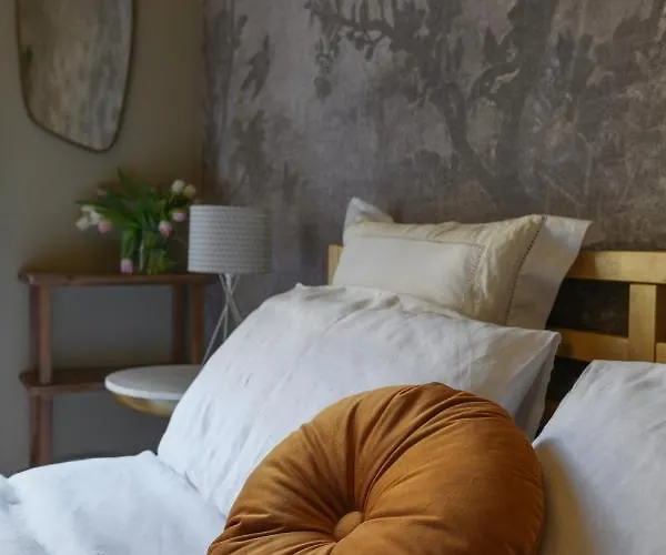 House Of Frames Bed and breakfast *