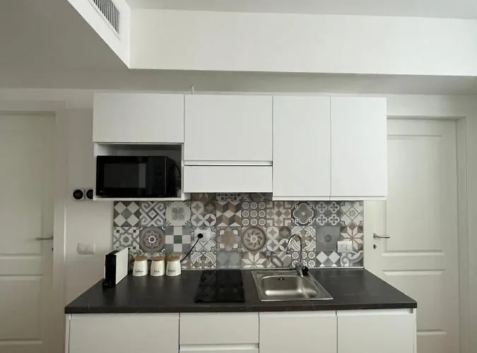 The Small White House In Apartament Mediolan
