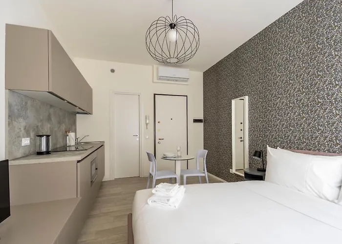 Italianway - The B Village Business