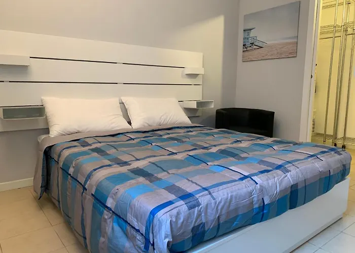 Bilocale Di Ringhiera In Corso Como/garibaldi Milan