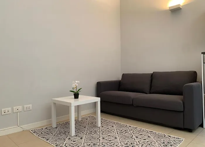 Bilocale Di Ringhiera In Corso Como/garibaldi * מילאנו