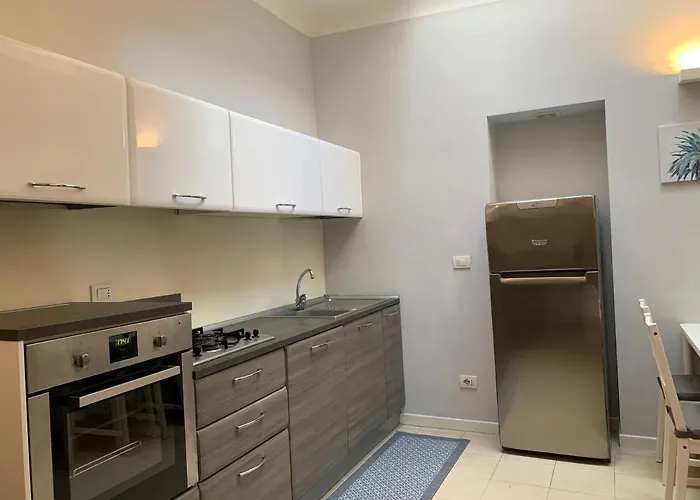 Bilocale Di Ringhiera In Corso Como/garibaldi *