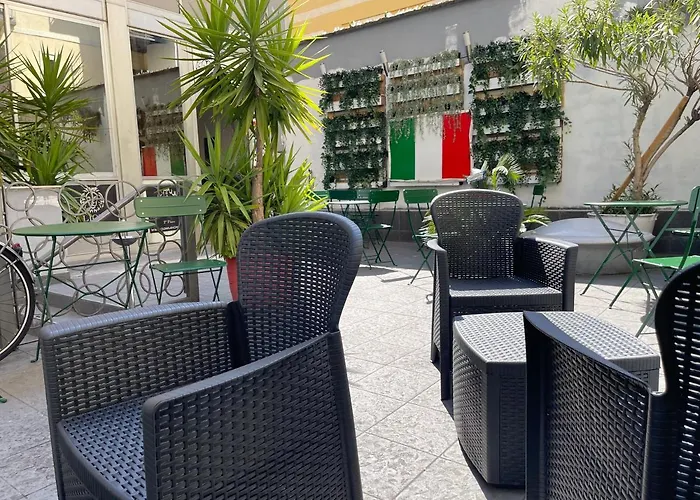 Lion & Youth Hostel *