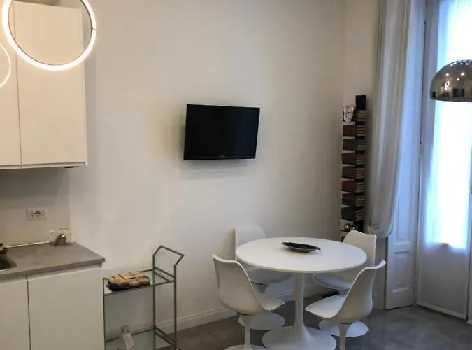 Casa Alberto Da Giussano, Elegante Bilocale In Centro Con Balcone Sul Parco Appartement Milaan