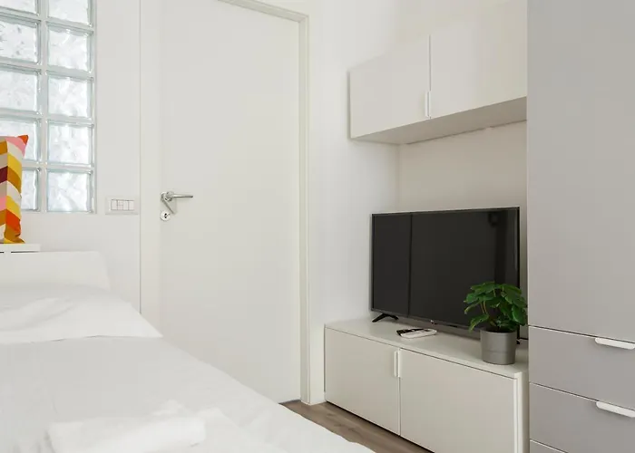 Hostmate - Milano- Varanini's Corner- Nolo Milão