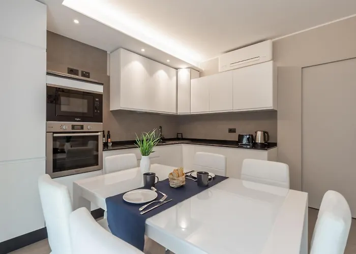 The Rent - Spacious In Paolo Sarpi 아파트 *