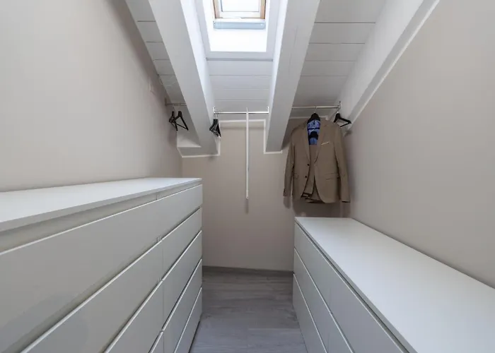 The Rent - Spacious In Paolo Sarpi Lejlighed *