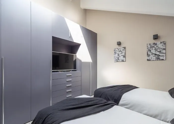 The Rent - Spacious In Paolo Sarpi *