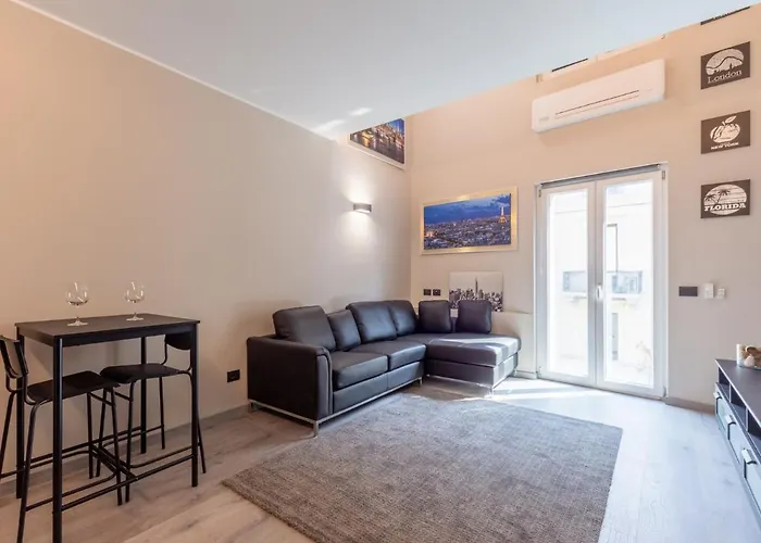 The Rent - Spacious In Paolo Sarpi * 밀라노