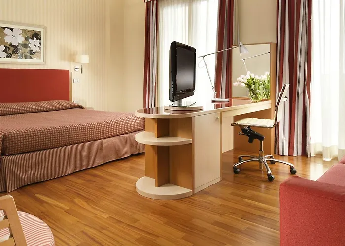 Unaway & Quark Due Apart Otel 4*