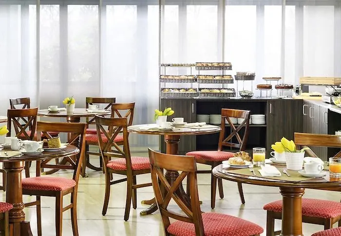 Unaway & Quark Due Apart Otel 4*