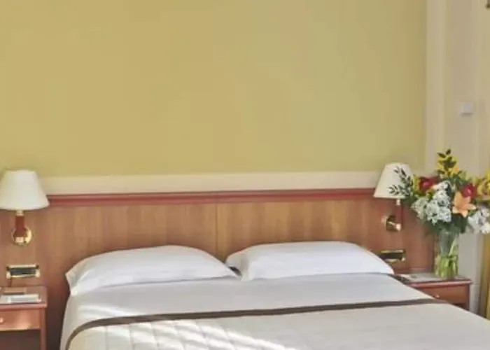 Lloyd Otel