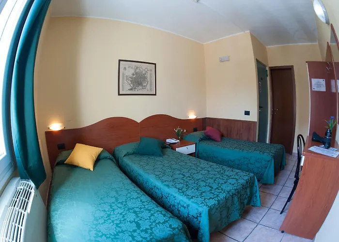 Hotell The 2*