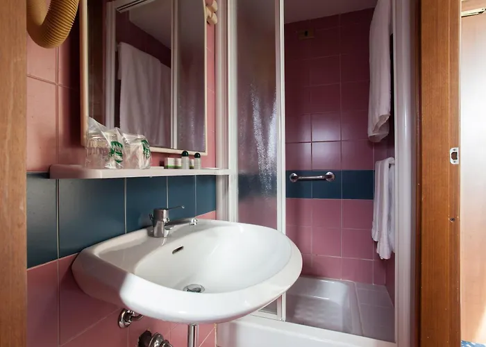 Lepontina Lägenhetshotell 3*