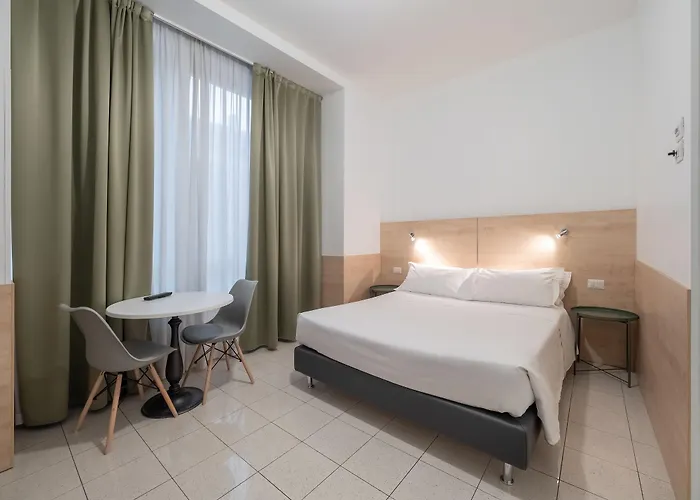 מלון דירות Navigli 4*