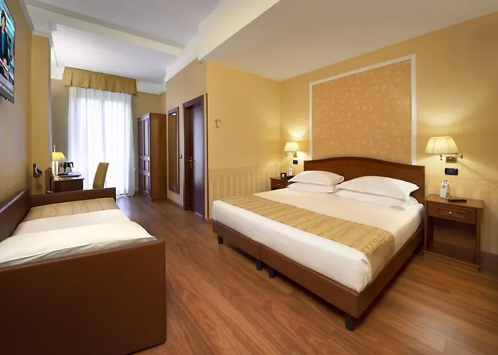 Lancaster מלון 3*