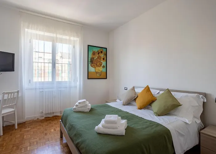 Rent - Parking And Comfort - Spacious Up To 8 Pax Apartament Mediolan