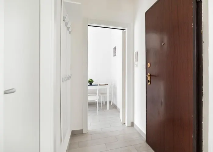 Guesthost - Piazza Tripoli Bright アパート