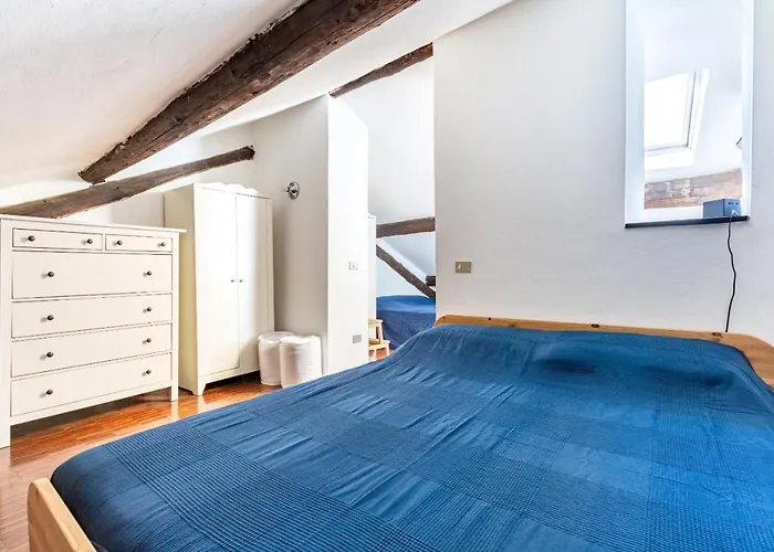 Porta Ticinese Colorful Apartment! * 밀라노