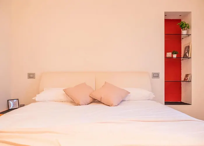 The Rent - One-bedroom In Cenisio District Lägenhet
