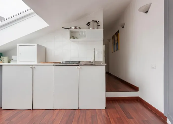 2 Bedroom 2 Bathroom Apt - Duomo 2 דירה מילאנו