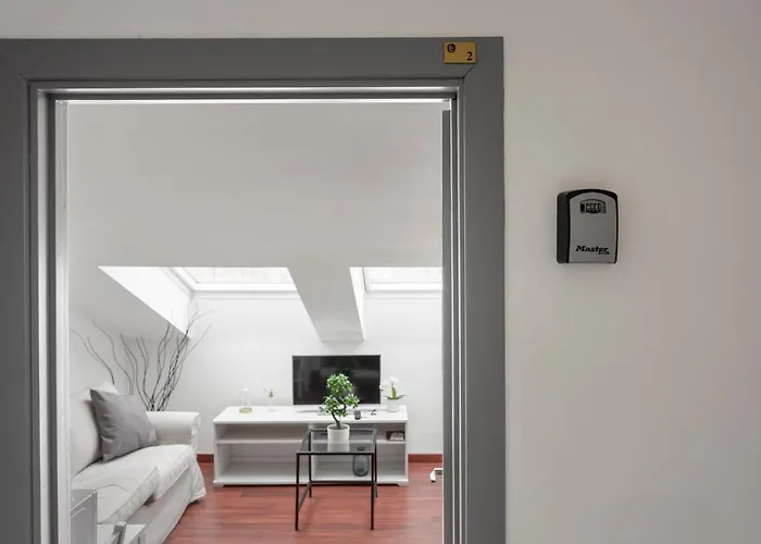 2 Bedroom 2 Bathroom Apt - Duomo 2 *