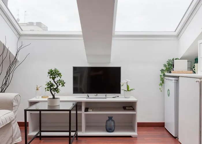 2 Bedroom 2 Bathroom Apt - Duomo 2 דירה *