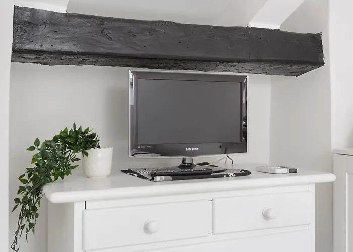 1 Bedroom & 1 Living Apt - Duomo 7 *