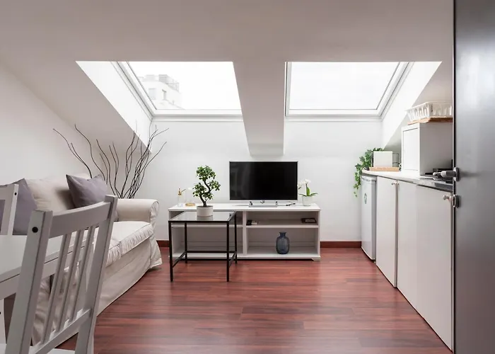 2 Bedroom 2 Bathroom Apt - Duomo 2