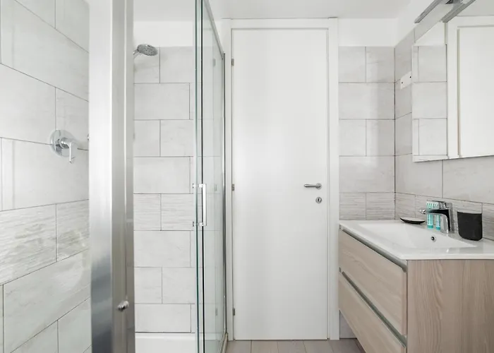 Guesthost - Piazza Tripoli Bright アパート