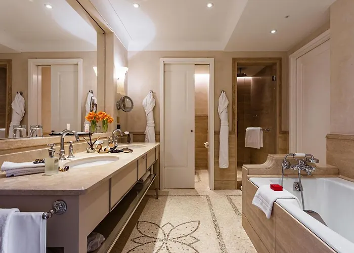 ホテル パラッツォ パリジ ホテル＆グランド スパ Lhw