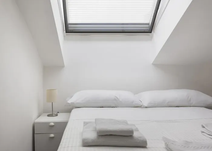 2 Bedroom 2 Bathroom Apt - Duomo 2 *