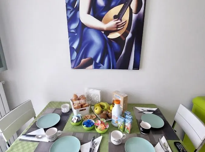 Luminoso A Pochi Minuti Da Duomo E Fiera