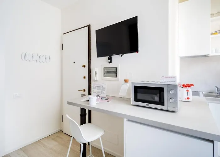 Italianway - The B Village Business Apartment *