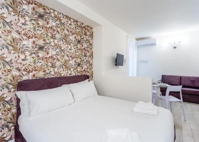 Italianway - The B Village Business Apartment *