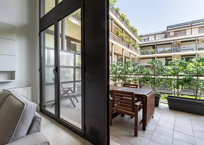 Guesthost - Elegant Loft With Balcony! * ミラノ