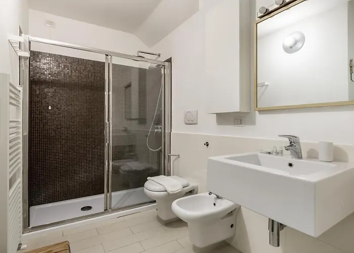 Guesthost - Elegant Loft With Balcony! ミラノ