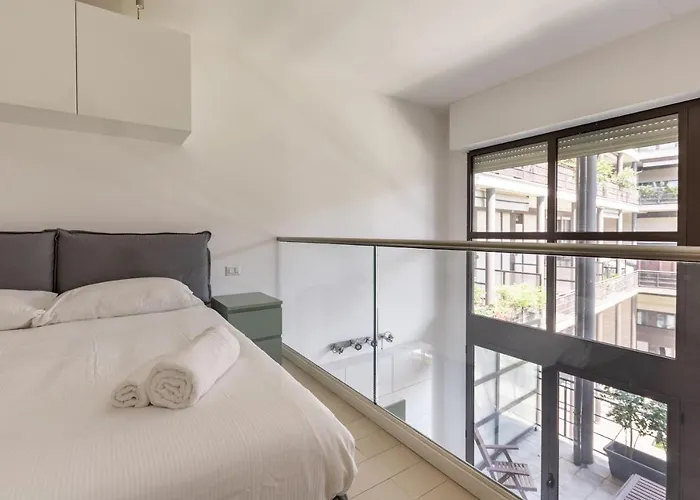 Guesthost - Elegant Loft With Balcony! アパート *