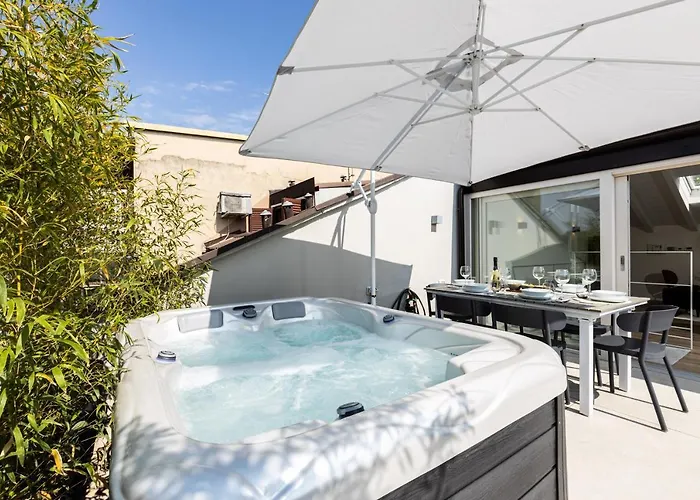 Nyaraló *villa Olivo*with Private Terrace & Jacuzzi + 3bedrooms