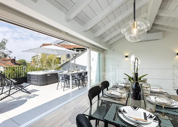 *villa Olivo*with Private Terrace & Jacuzzi + 3bedrooms 度假居 米兰