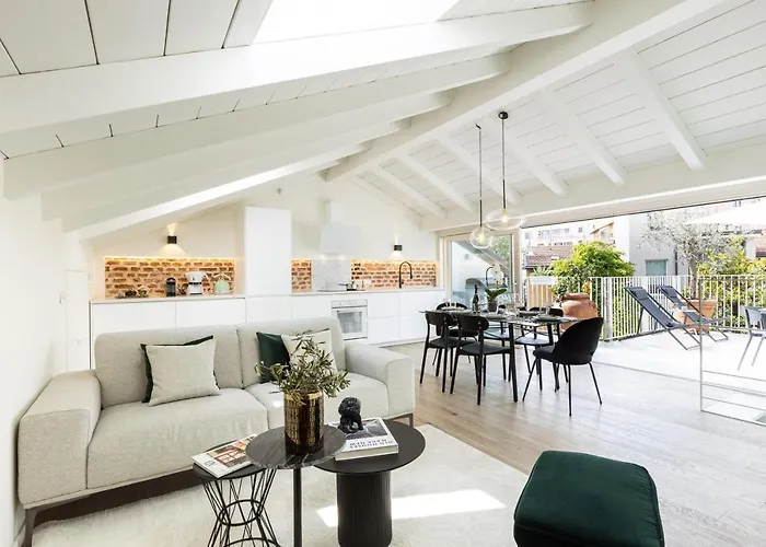 *villa Olivo*with Private Terrace & Jacuzzi + 3bedrooms 度假居