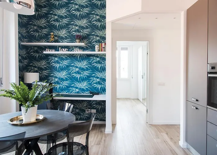 Youhosty - 25 Aprile 5 * Milano