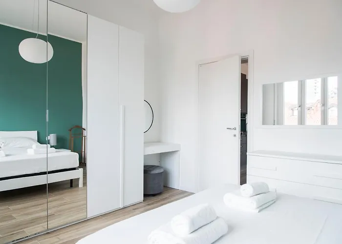 Youhosty - 25 Aprile 5 * Milano