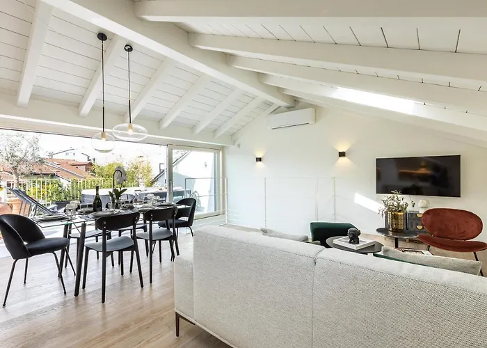 Casa vacanze *villa Olivo*with Private Terrace&jacuzzi + 3bedrooms Milano