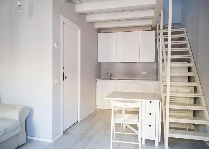 Youhosty - Custodi 12 Milano